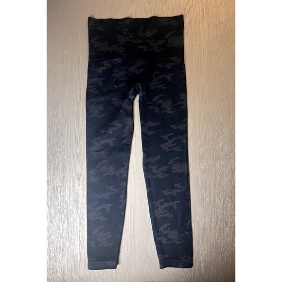 Spanx Pants - Spanx Look At Me Now Seamless Leggings Black Camo Large New Stretchy Comfortable